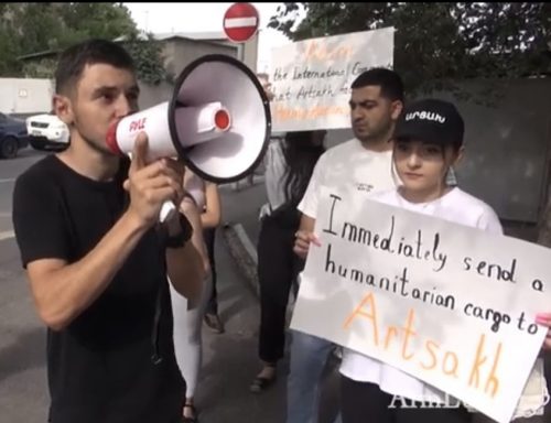 Արցախցի ուսանողներն ակցիա են իրականացրել ԿԽՄԿ գրասենյակի մոտ և նամակ են փոխանցել