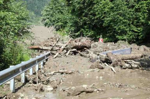 В результате оползня в Грузии число пострадавших достигло 6, более 30 граждан числятся пропавшими без вести