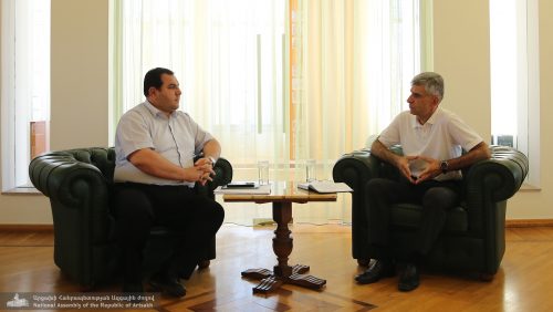 Արցախի ԱԺ նախագահն ու պետնախարարը քննարկել են առկա սոցիալ – տնտեսական խնդիրները