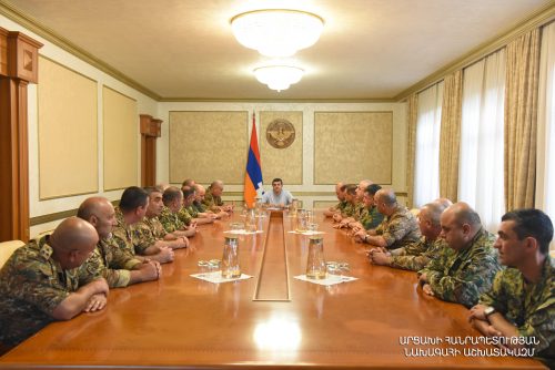 Արայիկ Հարությունյանը հանդիպել է ՊԲ հրամկազմի հետ
