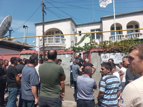 Հելեն Դադայանի հարազատներն ակցիա են անում Արցախում ԿԽՄԿ գրասենյակի մոտ (թարմացվող)