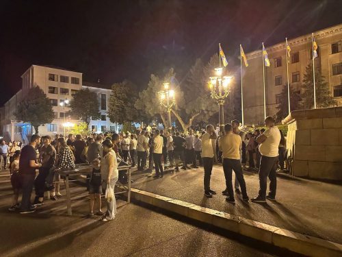 Ստեփանակերտի Վերածննդի հրապարակ խաղաղ հավաք է