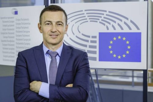 ԵԽ պատգամավորը ԵՄ-ին ու ԱՄՆ-ին կոչ է անում եռապատկել ջանքերը ԼՂ-ի հայերի համար ընդունելի լուծում գտնելու ուղղությամբ