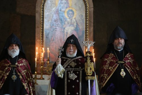 Կրթական նոր չափորոշիչներով նվազեցվում է նոր սերնդի ազգային ինքնագիտակցության ու հոգեկերտվածքի կարևորությունը, ինչը խոցելի է դարձնում մեր զավակներին․ Ամենայն Հայոց Կաթողիկոս