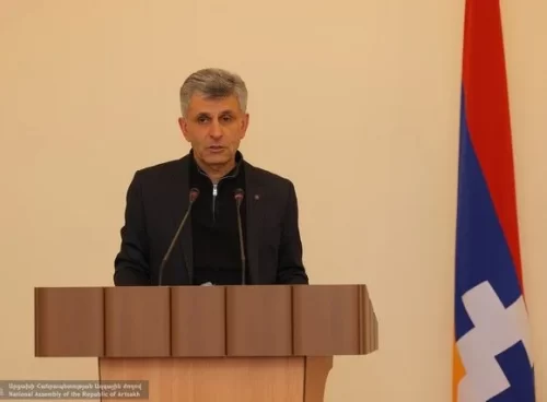 Davit Ishkhanyan holds phone conversations with Garegin II and Aram I