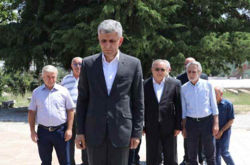 Արցախի ԱԺ նորընտիր նախագահը հարգանքի տուրք է մատուցել առաջին գումարման ԳԽ նախագահ Արթուր Մկրտչյանի շիրիմին