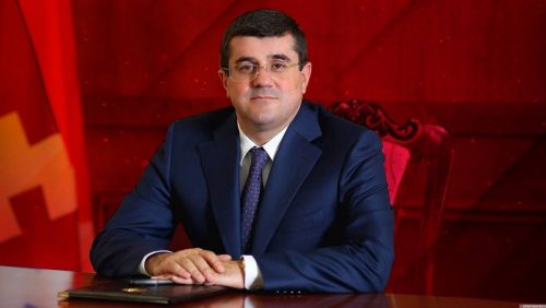 Եվրոպայի և Ամերիկայի անգործության և ձախողումների հիմքում ընկած պատճառները հիմնականում աշխարհաքաղաքական են, որոնք ներառում են նաև Ադրբեջանից էներգետիկ կախվածությունը․ Արայիկ Հսրությունյանը՝ CNN-ին