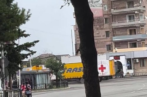 Անկողնային պարագաներ, սնունդ, հիգիենայի պարագաներ․ Արցախ մտած ռուսական բեռի պարունակությունը