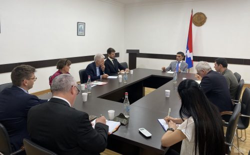 ԱՀ ԱԳ նախարարը Քերոլայն Քոքսի հետ քննարկել է Արցախում տիրող իրավիճակը