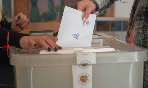 По состоянию на 11:00 в выборах Совета старейшин Еревана приняли участие 5,78% избирателей