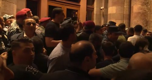 Բախում ոստիկանների և ցուցարարների միջև