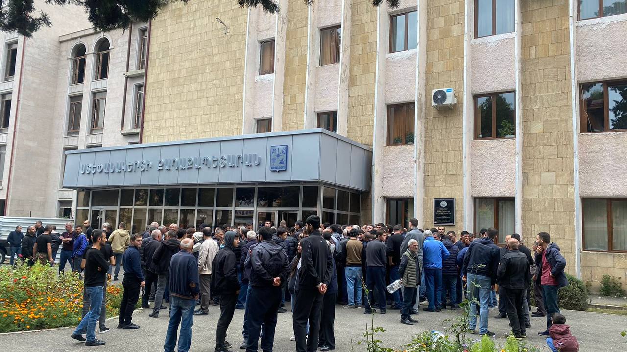 Ստեփանակերտի բոլոր փողոցները լցված են տեղահանվածներով․ Արցախի ՄԻՊ Ստեփանակերտի բոլոր փողոցները լցված են տեղահանվածներով․ Արցախի ՄԻՊ