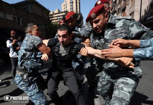 Լևոն Քոչարյանը ձերբակալվեց