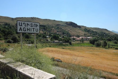 В ставшем приграничным Агиту пустеют дома