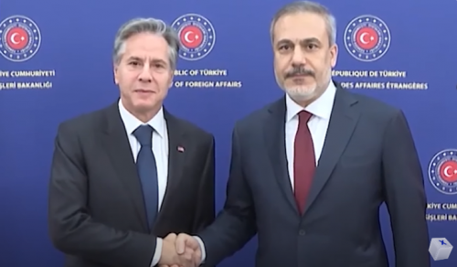 Блинкен проявила неуважительное отношение, после чего глава МИД Турции отказался обниматься