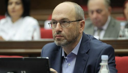 Երեք հոգի մանդատը վայր դրեցին, որ աջակցեն Լևոն Քոչարյանին. Գեղամ Նազարյան