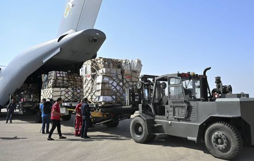 Около 100 самолетов доставили в Эль-Ариш гуманитарную помощь для жителей сектора Газа