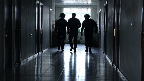 Почему обвиняемые в государственной измене на свободе?