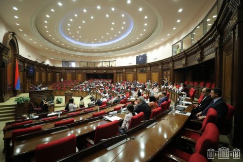 Вопрос пенсий для вынужденных переселенцев из Арцаха будет обсуждаться на внеочередной сессии Национального Собрания