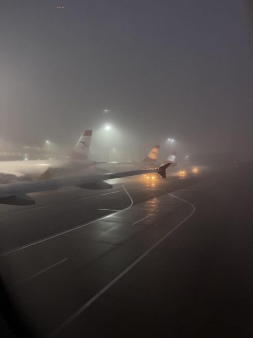 Один из летевших в Ереван самолетов приземлился в Тбилиси, другой все еще находится в воздухе