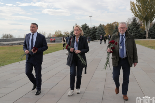 ԵԱՀԿ ԽՎ պատգամավորներն այցելել են Ծիծեռնակաբերդի հուշահամալիր