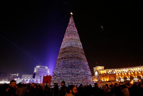 Lost homeland and decorated city: 2 alternative realities