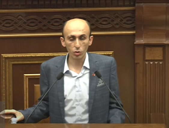 Артак Бегларян: Принятие представленного «Айякве» законопроекта позволит вернуть Арцах Артак Бегларян: Принятие представленного «Айякве» законопроекта позволит вернуть Арцах