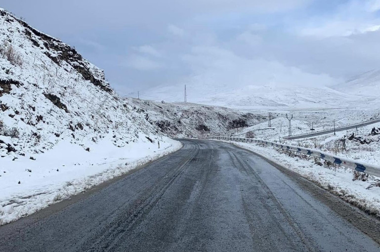 Վարդենյաց լեռնանցքում մերկասառույց է Վարդենյաց լեռնանցքում մերկասառույց է