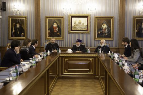 Ամենայն Հայոց Կաթողիկոսը Եվրախորհրդարանի պատգամավորի հետ քննարկել է Ադրբեջանում պահվող հայերի վերադարձի հարցը