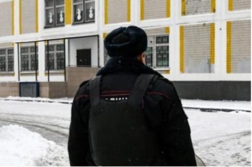 14-летняя ученица расстреляла одноклассников в одной из школ Брянска, есть пострадавшие