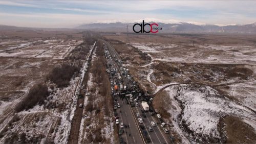Ձկնորսները երկկողմանի փակել են Երևան-Սևան մայրուղին