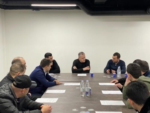 Самвел Шахраманян посетил офис общественной организации «Поддержка армян Арцаха»