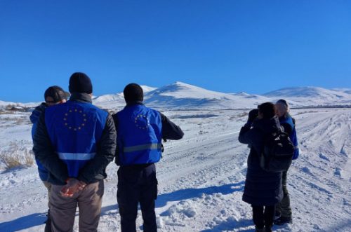 Председатель Международной кризисной группы: Просто удивительно, насколько близко расположены боевые позиции двух сторон от населенных пунктов