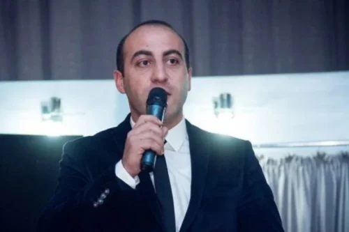 «Գոյ» թատրոնը դիմել է ԿԳՄՍ նախարարությանը՝ խնդրելով  աշխատանքից ազատել Կարեն Սիմոնյանին