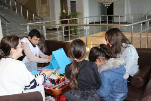 МККК работает над психологической реабилитацией перемещенных из Арцаха детей