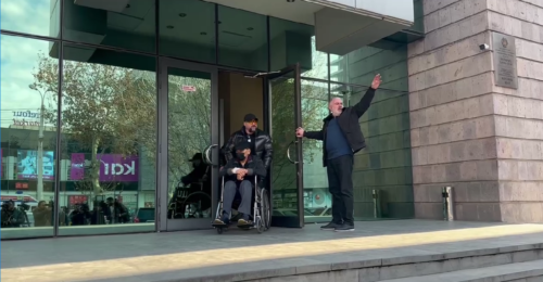 Նիստը հետաձգվեց, Գագիկ Խաչատրյանը դատարանից հեռացավ շտապօգնության մեքենայով (տեսանյութ)