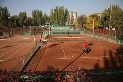 Шторм вокруг Кольцевого бульвара: кому мешают теннисные корты?