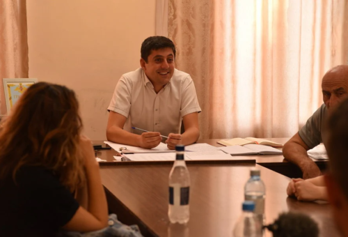 Желаю, чтобы все любили свой город так, как любил его Азнавур