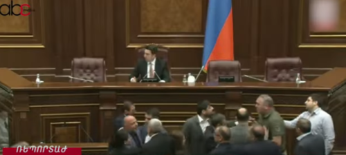 Բախումներ ու ծեծկռտուք. քաղաքական դաշտի անցնող տարվա քրոնիկոնը