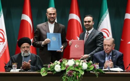 Президенты Турции и Ирана обсудили ситуацию на Южном Кавказе и подписали 10 соглашений
