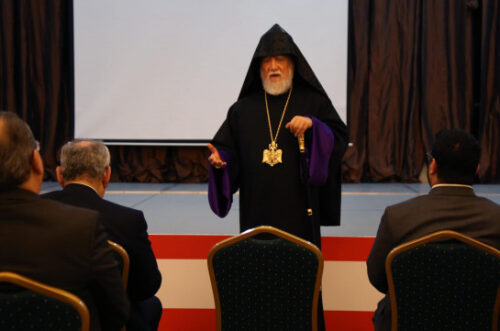 Արամ Ա կաթողիկոսը Քաթարում հանդիպել է հայկական համայնքի ներկայացուցիչների հետ