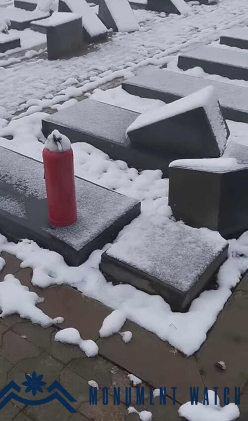 Азербайджан осквернил братское кладбище села Атерк в Арцахе (видео)