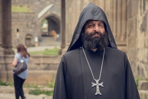 Շարունակում եմ ծառայությունս Տաթևի վանքում, hորդորում եմ որևէ ձևով անհարկի չհոլովել իմ անունը, չվերագրել ինձ անհամեստ հավակնություններ. Հայր Միքայել