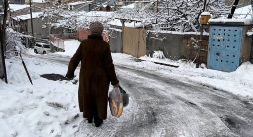 Во дворах Еревана не хватает только коньков