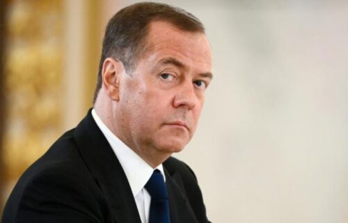 Медведев: Надеюсь, высокомерные британцы поймут, что размещение их военного контингента в Украине будет означать объявление войны России 