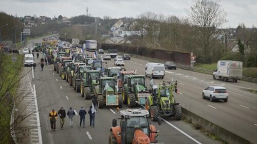 В Париже из-за протестов французских фермеров наблюдается дефицит некоторых продуктов