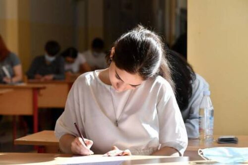 Правительство оплатит годовое обучение вынужденно переселенных из Арцаха студентов
