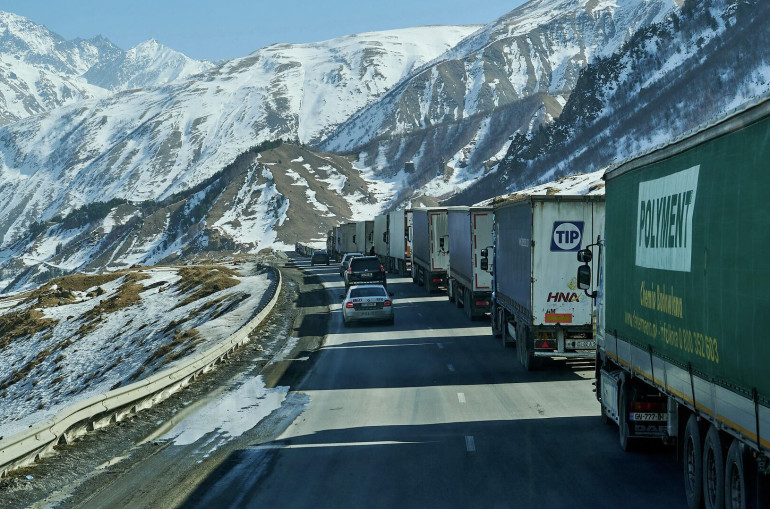 Վերին Լարս տանող ճանապարհը փակ է բեռնատարների համար Վերին Լարս տանող ճանապարհը փակ է բեռնատարների համար