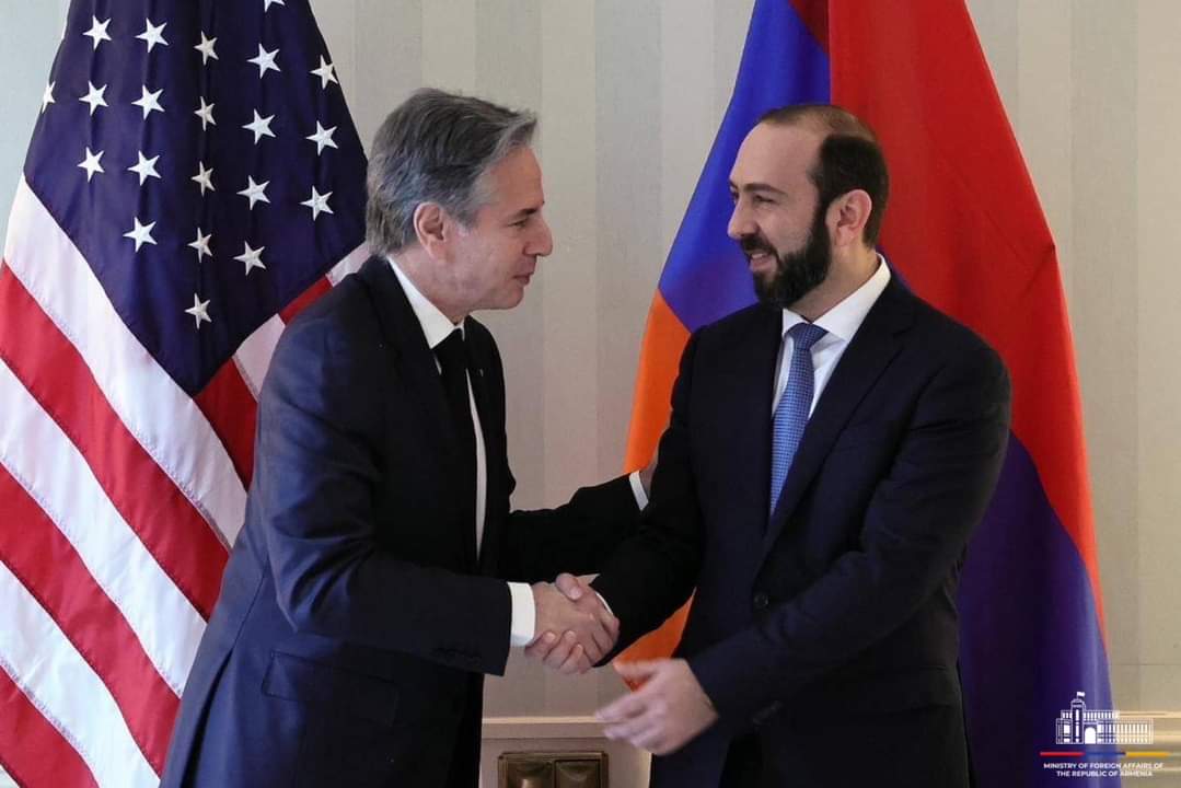 Հանձնառու ենք սերտացնել մեր ռազմավարական երկխոսությունը․ Միրզոյանը՝ Բլինքենի հետ հանդիպման մասին Հանձնառու ենք սերտացնել մեր ռազմավարական երկխոսությունը․ Միրզոյանը՝ Բլինքենի հետ հանդիպման մասին