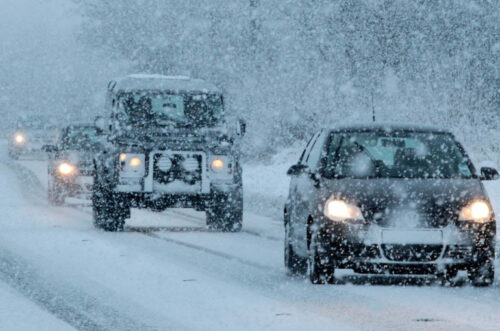 Ցածր տեսանելիության և բքի պատճառով ճանապարհները փակ են կամ դժվարանցանելի